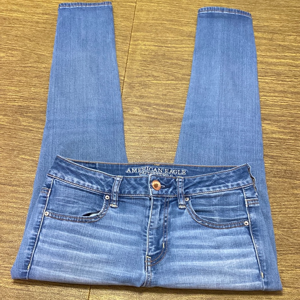 American Eagle Super Stretch Jegging Ankle Size 6 Lightly Distressed Denim Jeans